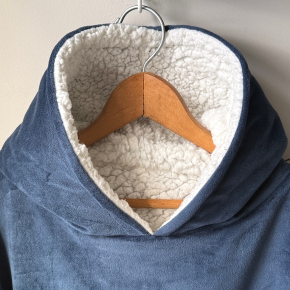 The Comfy Blue Pullover Hoodie Sherpa Cozy Wearable Blanket - Picture 4 of 4